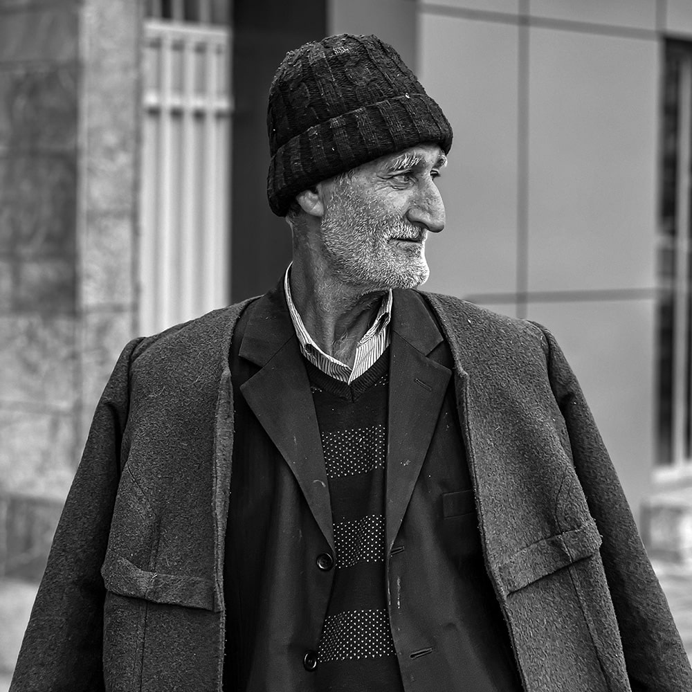 مرد همیشه تنها